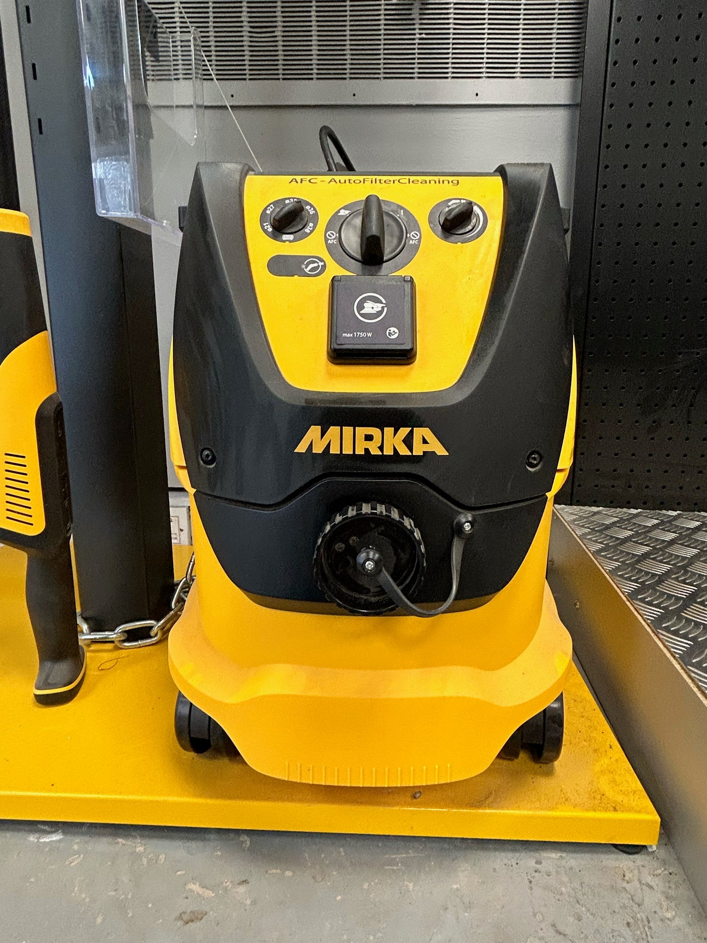 Mirka LEROS 950 Dual Voltage Sander & 1230L L-Class 230V Extractor